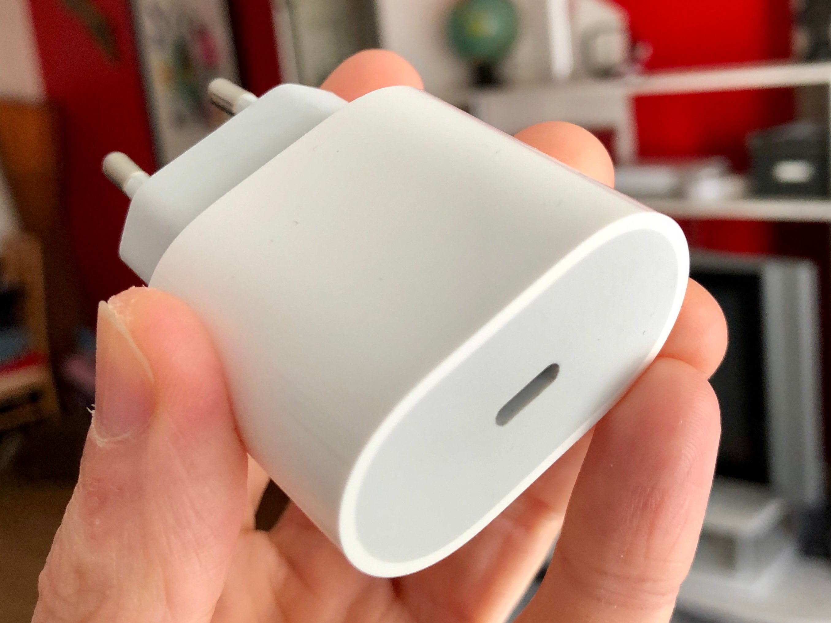 Enfin un chargeur plus puissant pour les iPhone 2019, avec câble