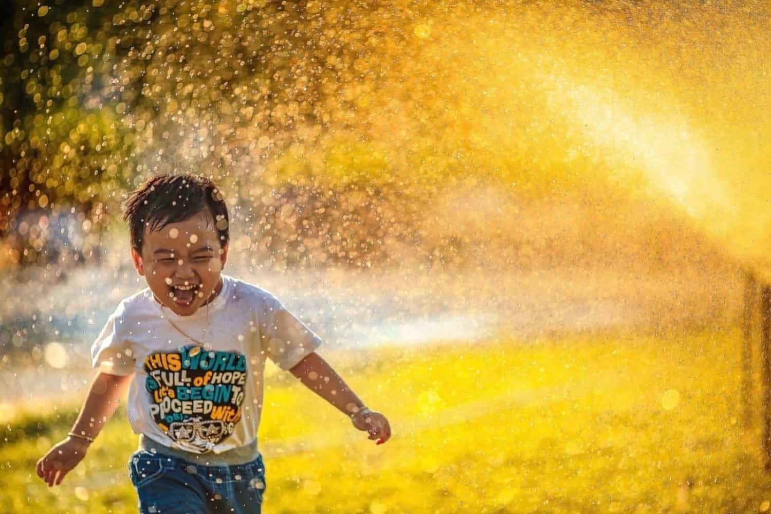 Soleil chaleur eau enfant