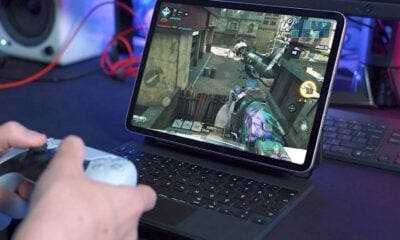 Jeu vidéo sur iPad avec manette