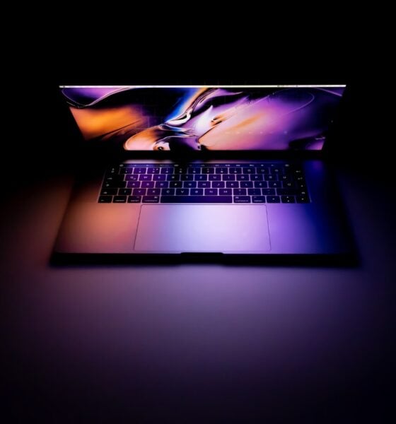 Macbook pro écran luminosité led oled 4k