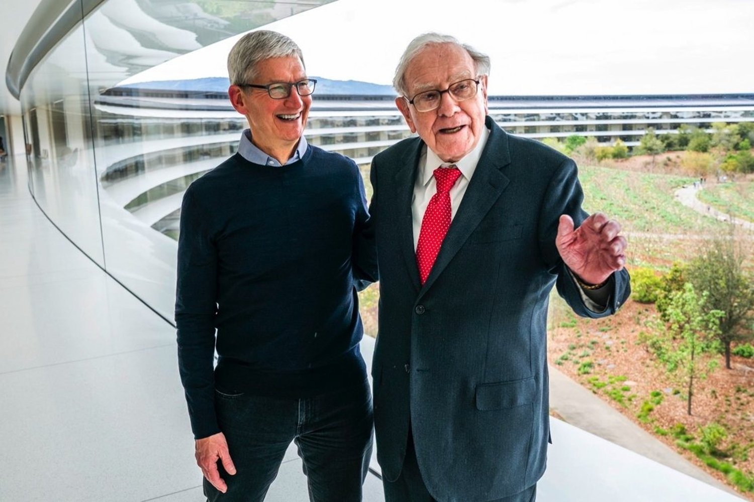 Tim cook warren buffet