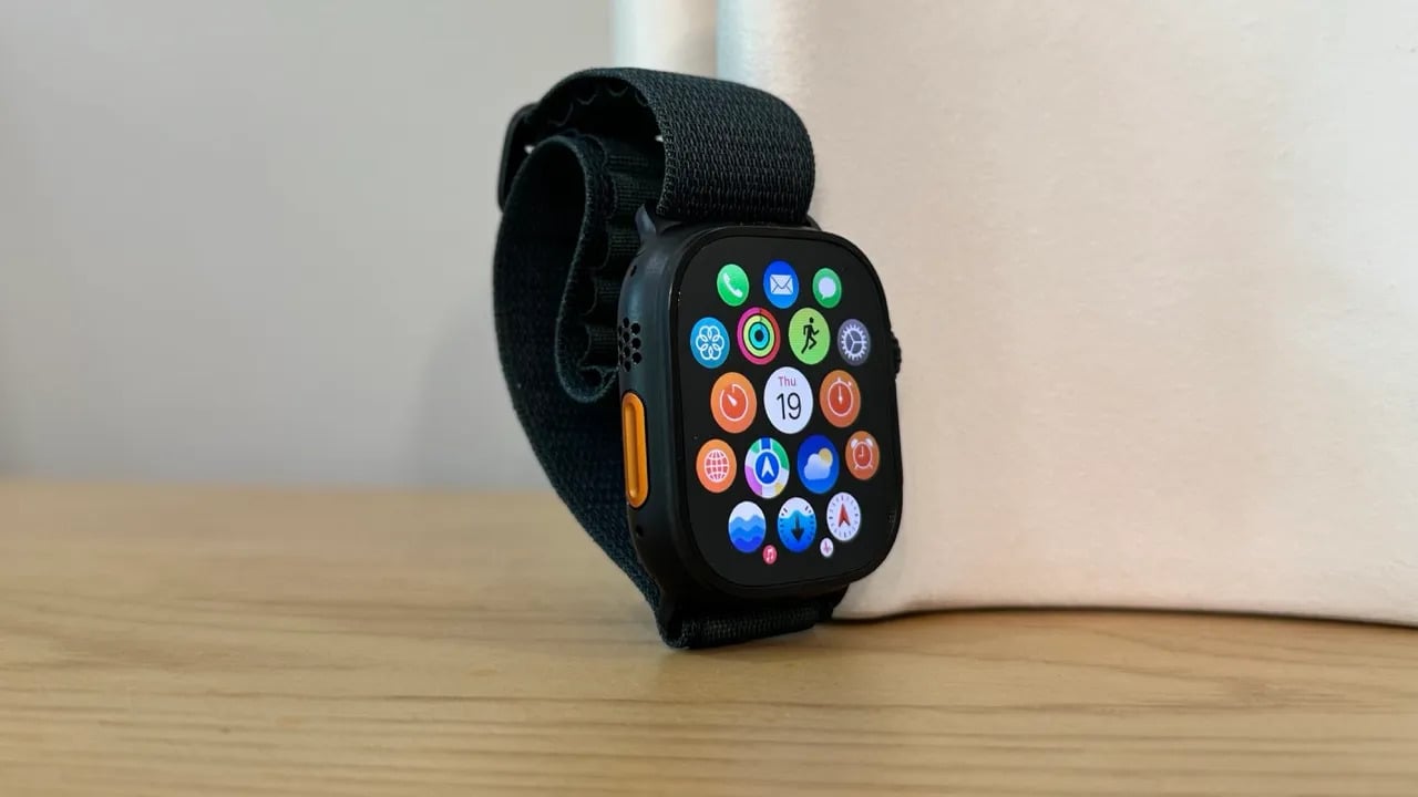 Apple Watch Ultra 2 titane noir apps