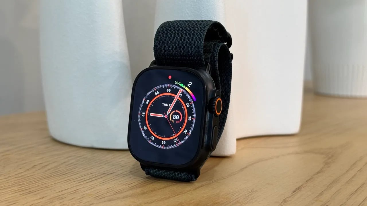 Apple Watch Ultra 2 titane noir écran