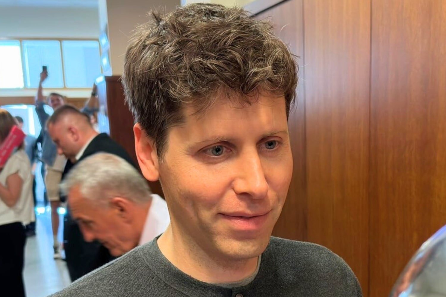 OpenAI sort GPT-4.5 : « j’ai l’impression de parler à un humain » dit Sam Altman