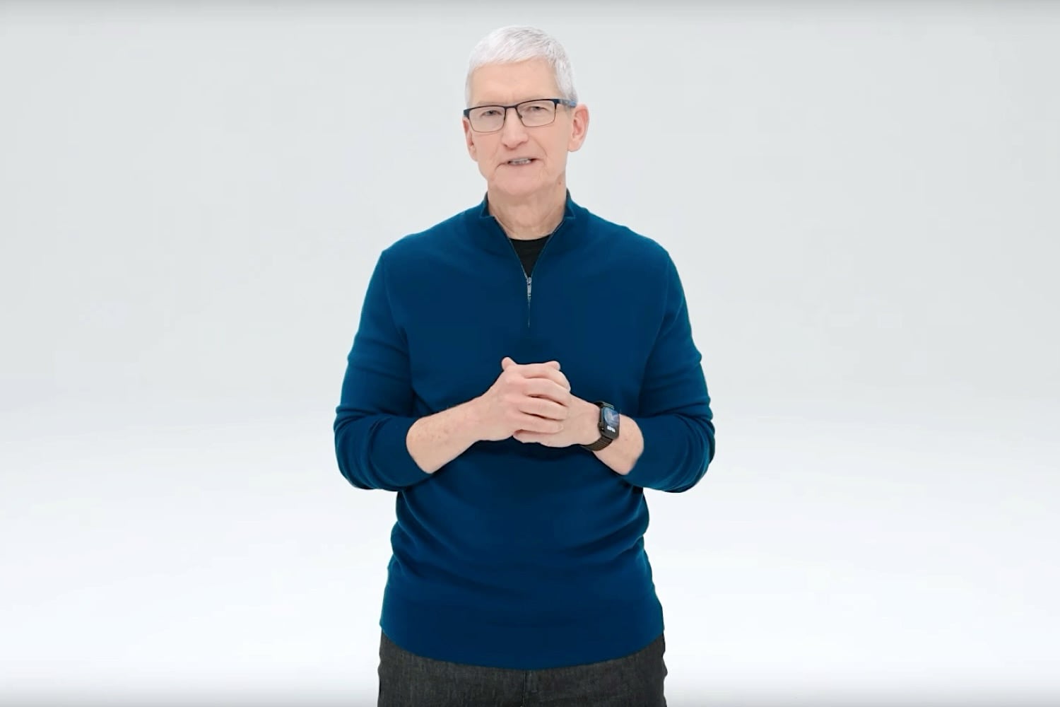 Tim Cook iPhone 16e