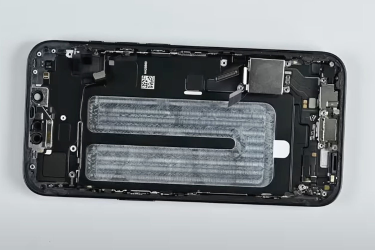 iPhone 16e : son démontage iFixit révèle une conception pleine de compromis (vidéo)