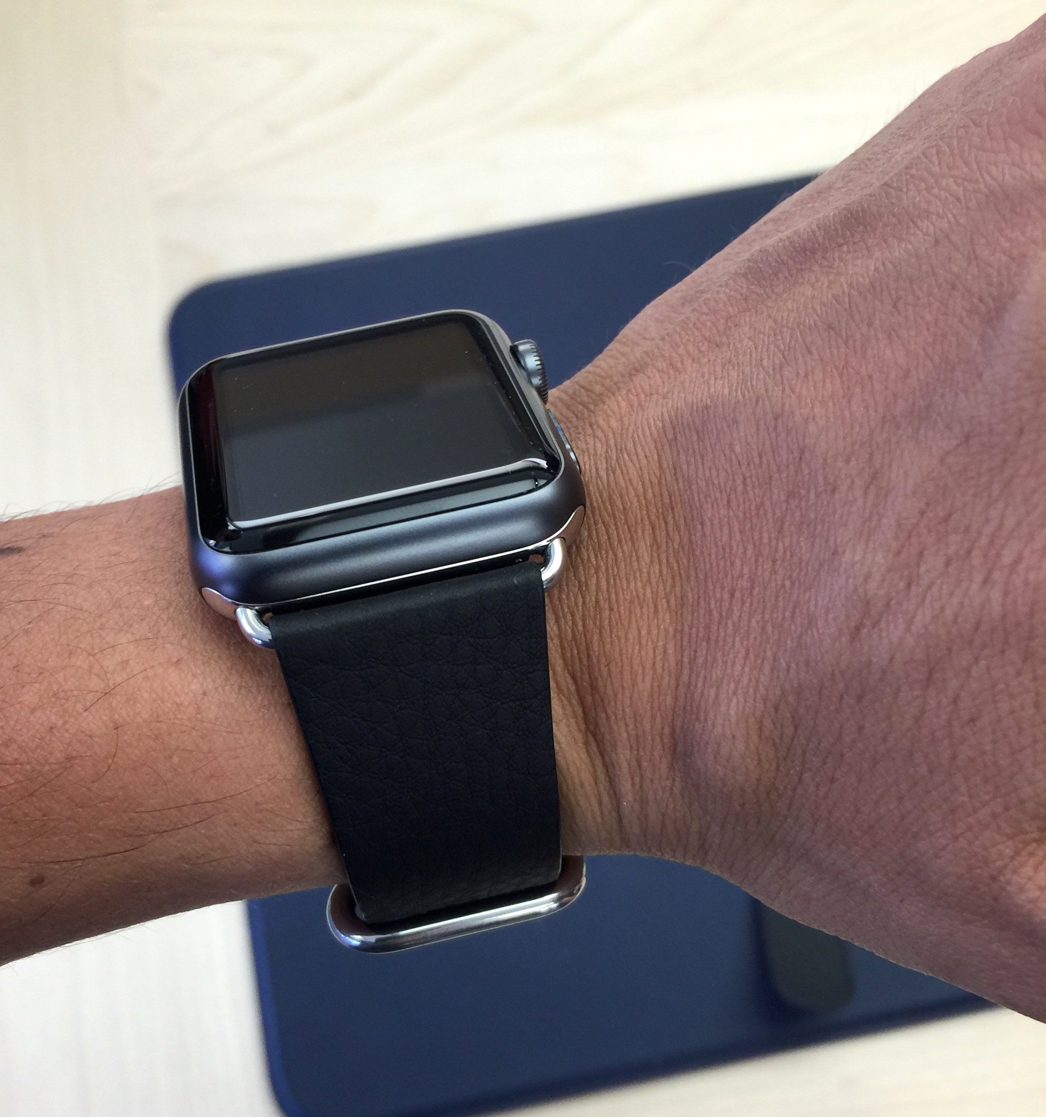 Cuir, sport, maille acier ou classique : 8 bracelets (vraiment) pas chers  pour l'Apple Watch - MàJ